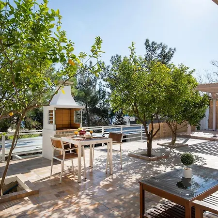 Theros Luxury * Archangelos (Rhodes)