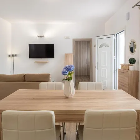 Holiday home Theros Luxury