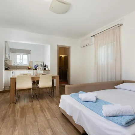 Holiday home Theros Luxury *