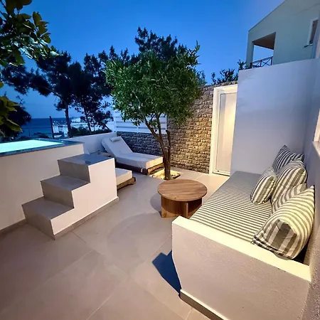 Theros Luxury Tatil Evi