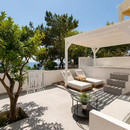 Theros Luxury ארכאנגלוס