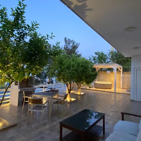 בית נופש Theros Luxury