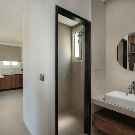 Theros Luxury ארכאנגלוס