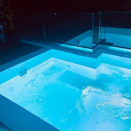 Theros Luxury Αρχάγγελος