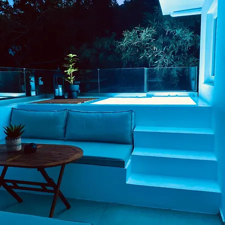 Theros Luxury בית נופש *